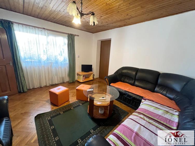 Casă individuală cu 9 camere cu Canalizare în Central