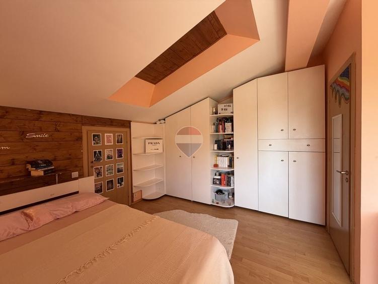 Casă individuală cu 8 camere cu Teren 1947 Mp în Corbeanca