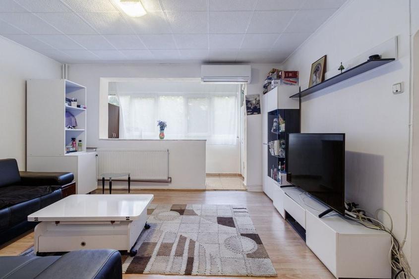 Apartament cu 3 camere semidecomandat în Drumul Taberei