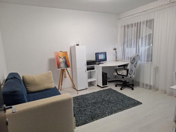 Apartament cu 4 camere semidecomandat în Central