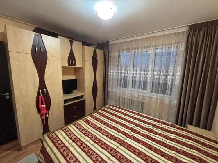 Apartament cu 3 camere decomandat, mobilat în Berceni