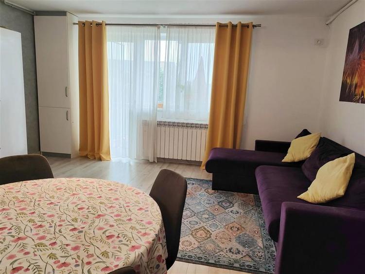 Apartament cu 3 camere decomandat în Valea Lupului
