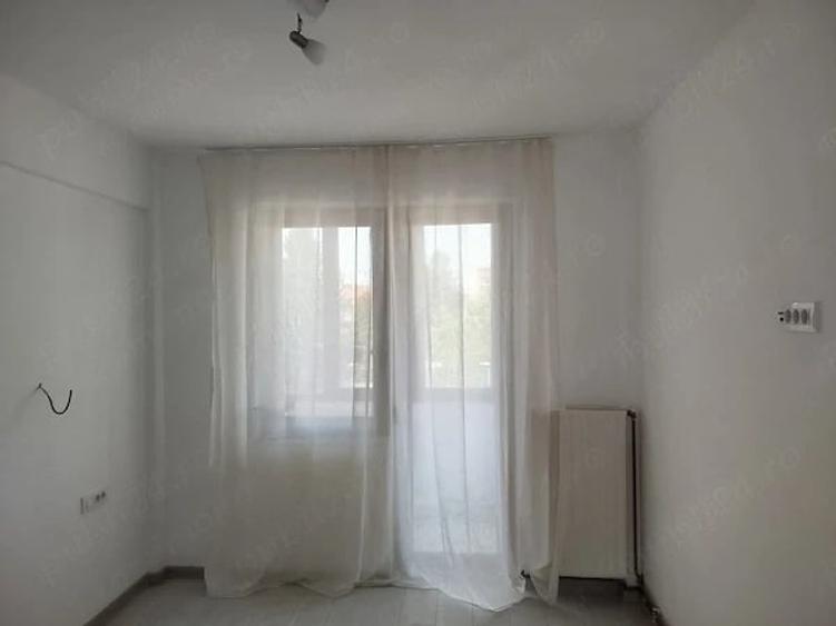 Apartament cu 3 camere decomandat, mobilat în Tractorul