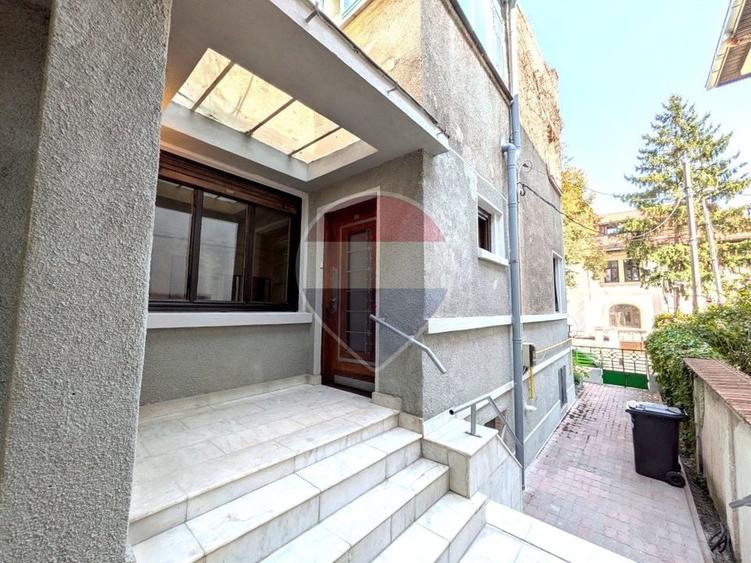 Apartament cu 4 camere decomandat în Aviatorilor