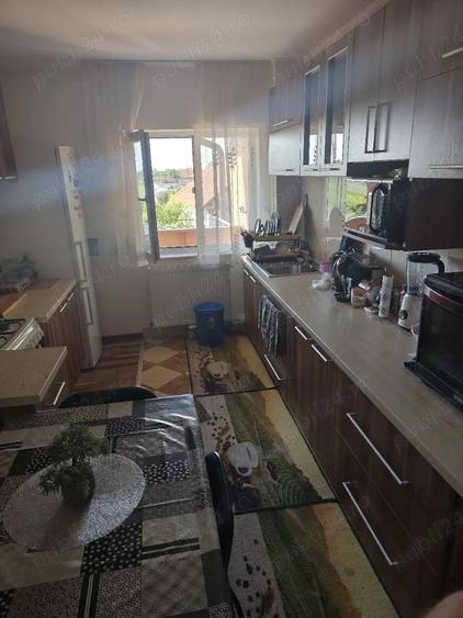 Apartament cu 4 camere decomandat în Halmeu