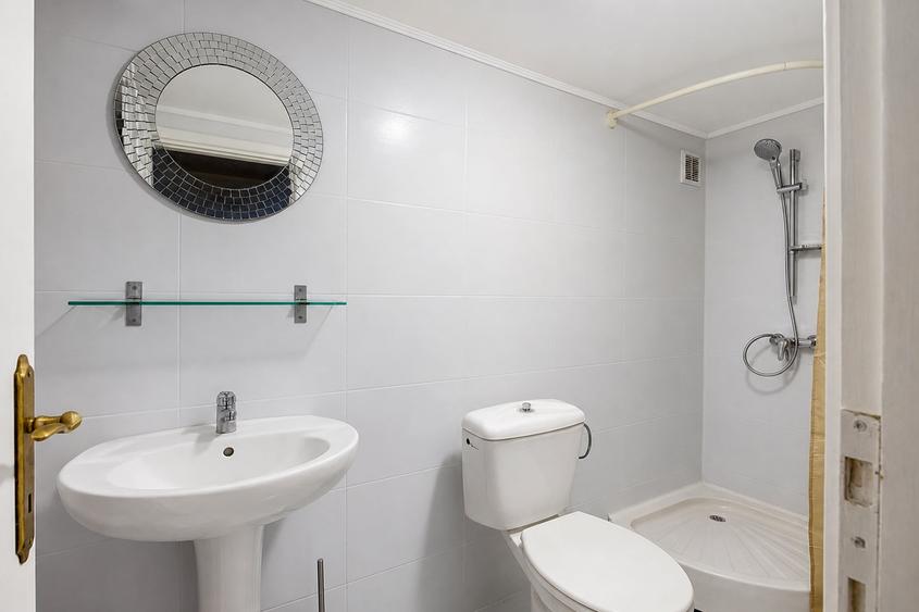 Casă individuală cu 6 camere cu Canalizare în Opler