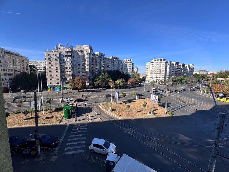 Apartament cu 4 camere decomandat în Iancului
