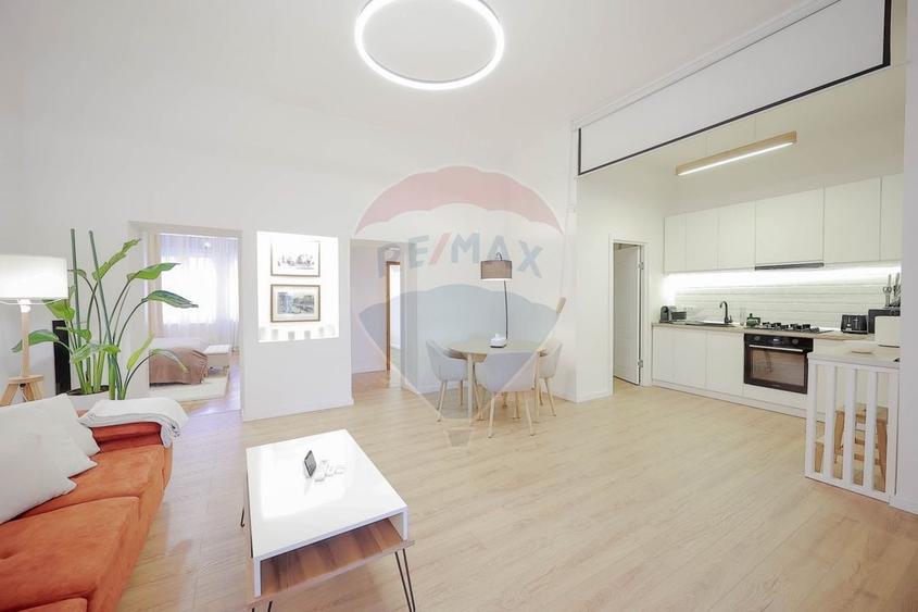 Apartament cu 4 camere semidecomandat, mobilat în Ultracentral