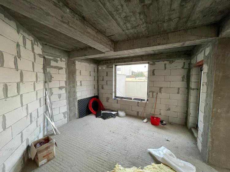 Duplex cu 4 camere cu Canalizare în Palazu Mare
