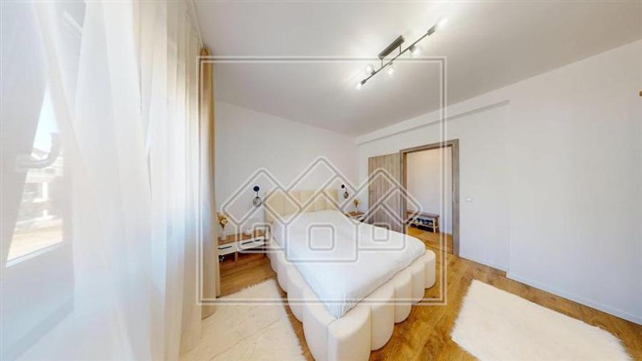 Penthouse cu 4 camere decomandat în Exterior Vest