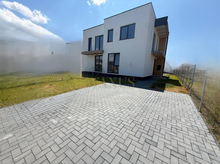 Duplex cu 4 camere cu Canalizare în Sub Coastă