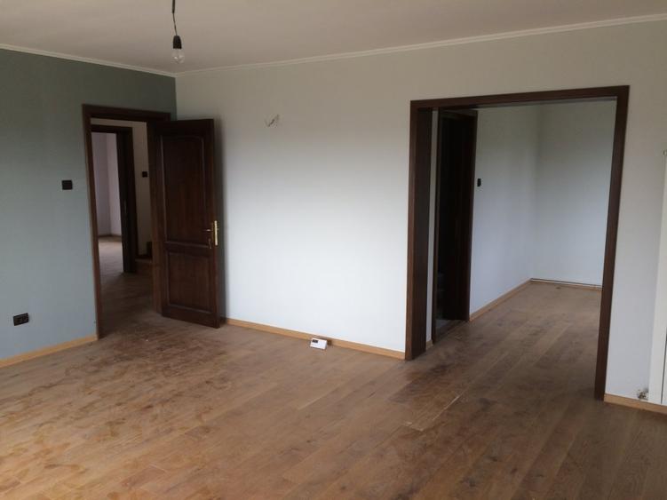 Casă cu 7 camere cu Teren 1300 Mp în Pucioasa-Sat
