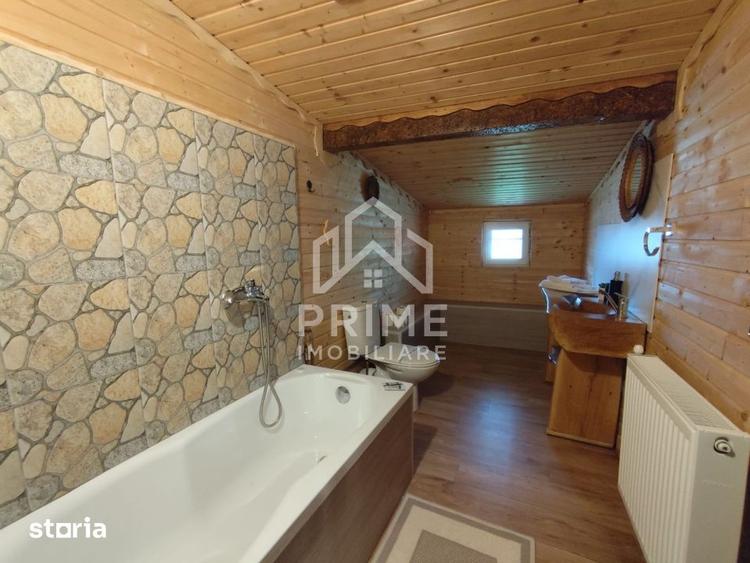 Casă cu 10 camere cu Teren 300 Mp în Câlnic