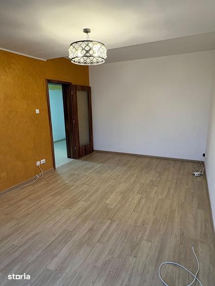 Apartament cu 2 camere decomandat în Podu Roș