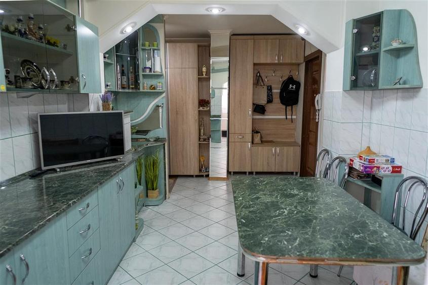 Apartament cu 3 camere decomandat, mobilat în Calea Aradului
