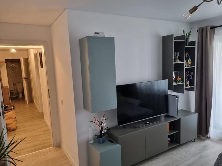 Apartament cu 2 camere decomandat în Titan