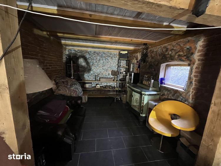 Casă cu 6 camere cu Teren 270 Mp în Central