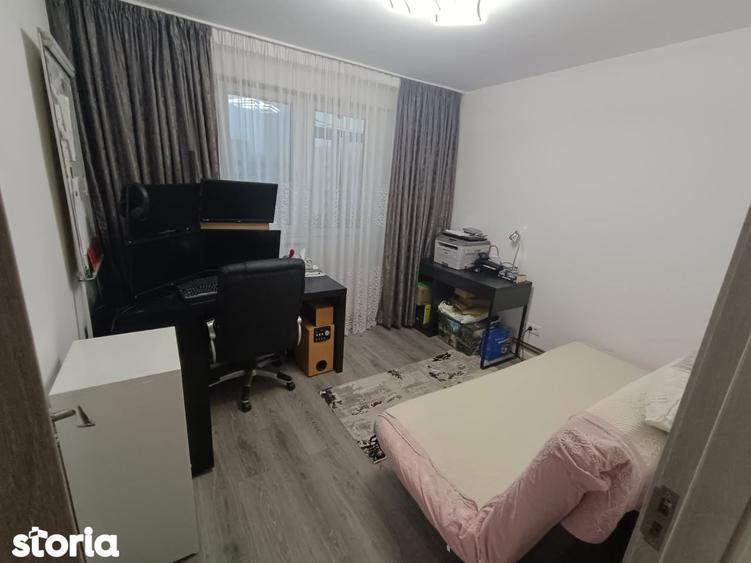 Apartament cu 3 camere, mobilat în Tei