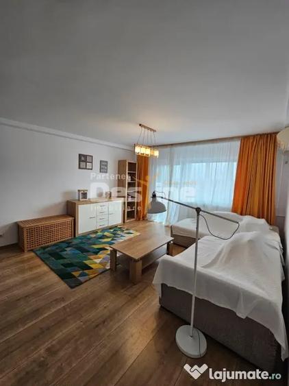 Apartament cu 3 camere semidecomandat în 1 Mai