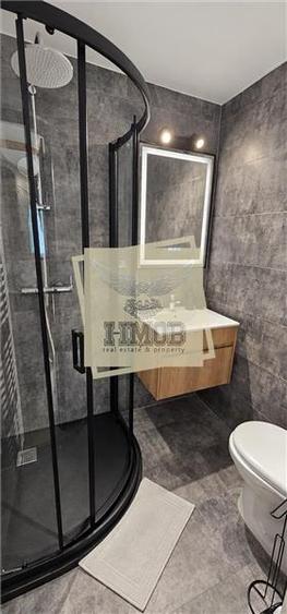 Casă individuală cu 7 camere cu Teren 1000 Mp în Central