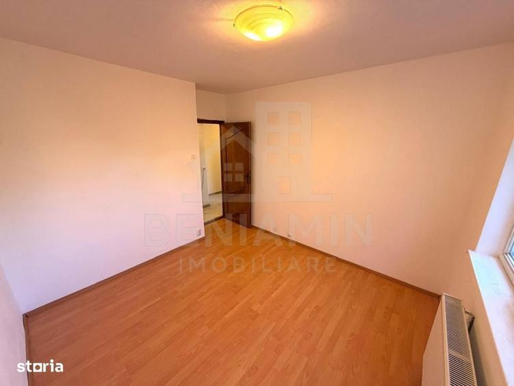 Apartament cu 3 camere decomandat în Valea Rosie