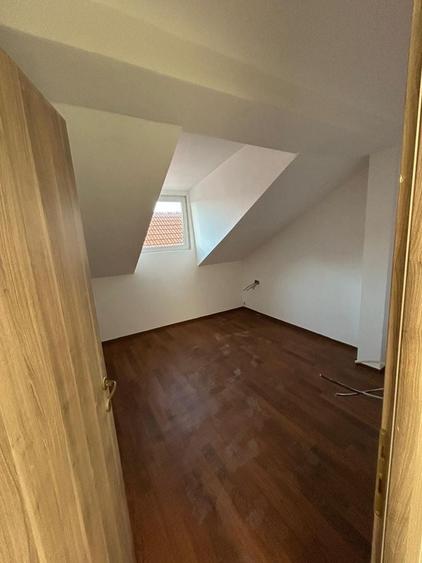 Apartament cu 4 camere decomandat în Decebal