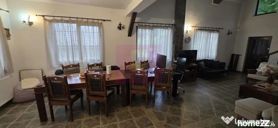 Casă cu 5 camere cu Teren 500 Mp în Central