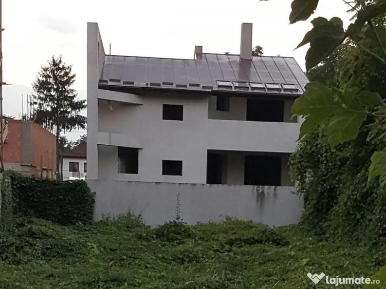 Casă cu 7 camere în Democrației