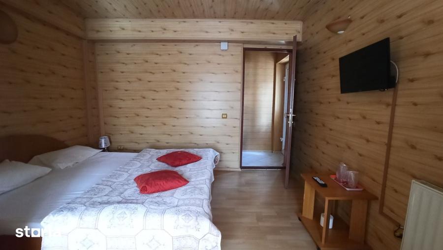 Casă cu 9 camere cu Teren 250 Mp în Central