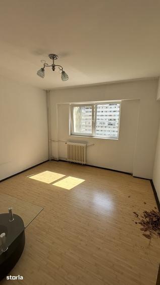 Apartament cu 4 camere semidecomandat în Colentina