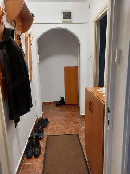 Inchiriez apartament 3 camere complet utilat mutare imediata - 1