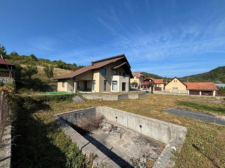 Casă cu 4 camere în Galați
