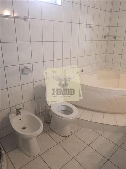 Casă individuală cu 6 camere cu Teren 650 Mp în Exterior Vest