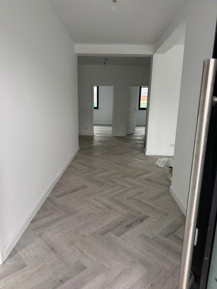 Casă individuală cu 4 camere cu Teren 450 Mp în Strejnicu
