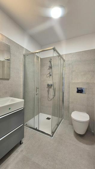 Apartament cu 3 camere decomandat în Tractorul