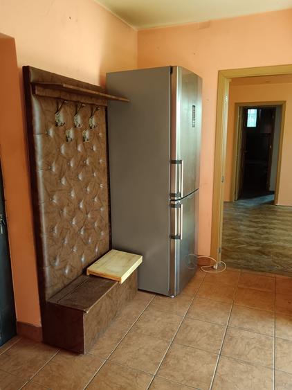 Apartament cu 3 camere semidecomandat în Calea Severinului