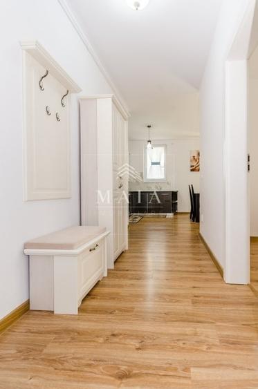 Apartament cu 3 camere semidecomandat în Central