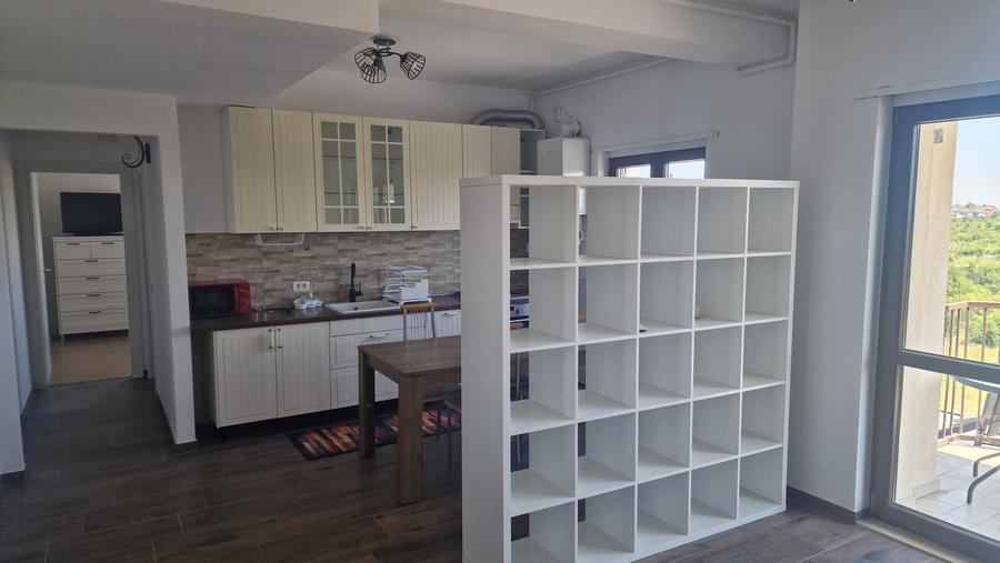 Apartament cu 3 camere decomandat, mobilat în Mogoșoaia
