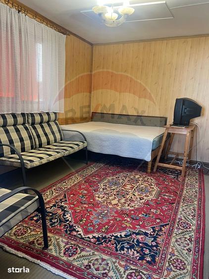 Casă cu 6 camere cu Teren 276 Mp în Păulești