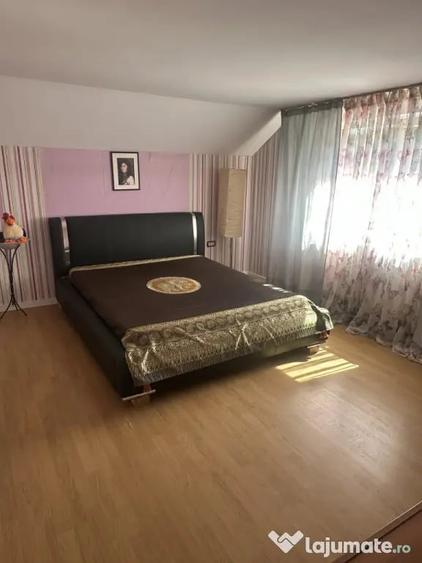 Casă cu 5 camere cu Teren 2800 Mp în Central