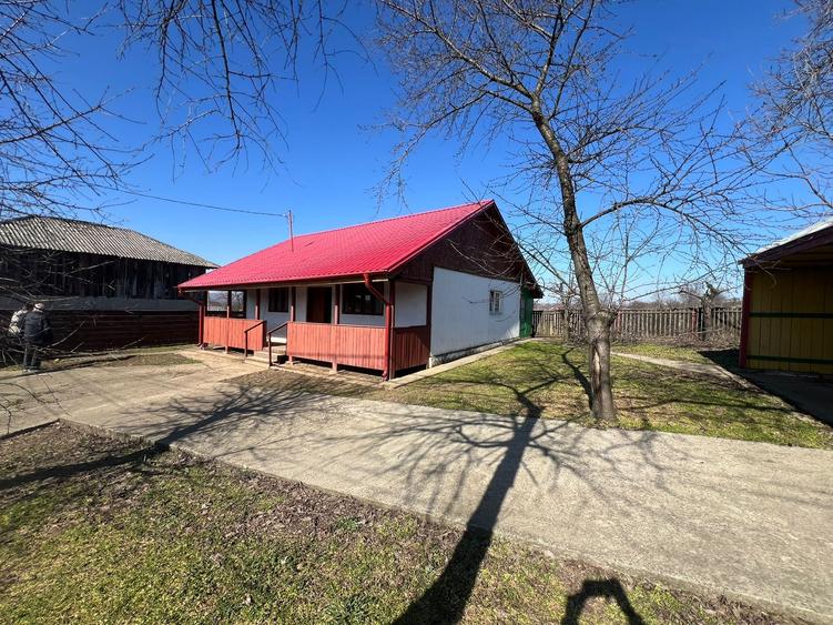 Casă cu 3 camere cu Teren 7000 Mp în Movilița