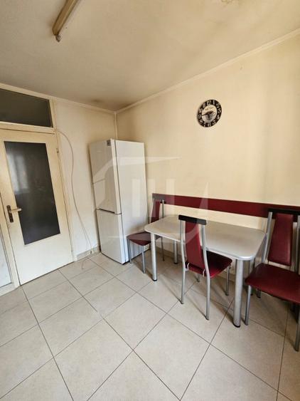 Apartament cu 3 camere decomandat, mobilat în Între Lacuri