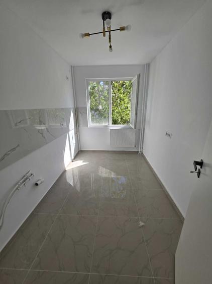 Apartament cu 2 camere decomandat în Crângași