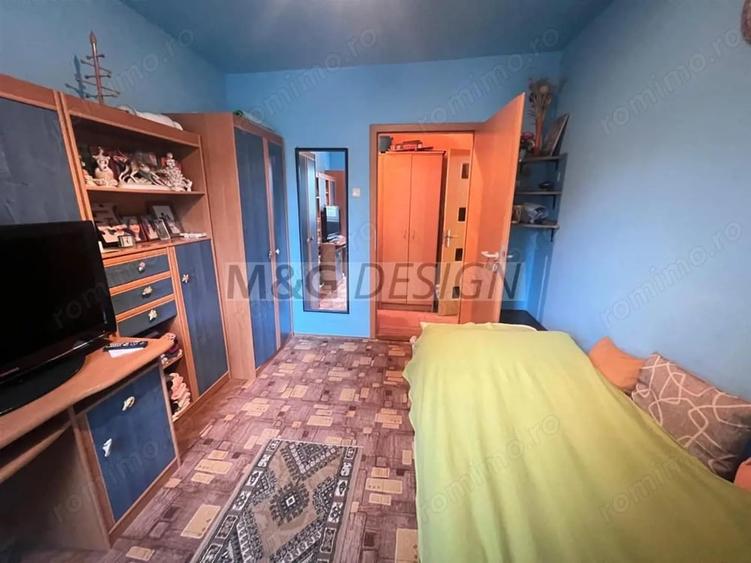 Apartament cu 3 camere semidecomandat în Dacia