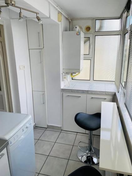 Apartament cu 2 camere decomandat, mobilat în Badea Cârțan