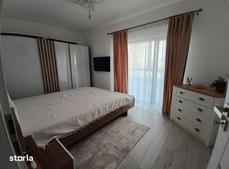 Apartament cu 3 camere decomandat în Breasta