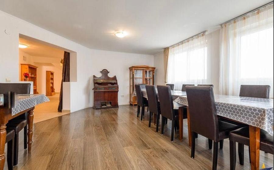 Casă cu 4 camere cu Teren 1860 Mp în Central