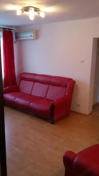Apartament cu 3 camere semidecomandat în Colentina