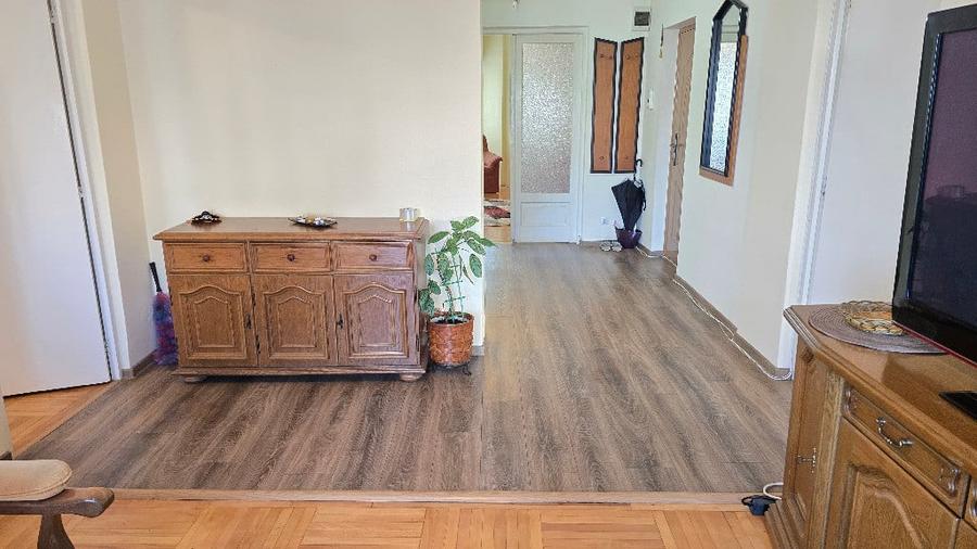 Apartament cu 4 camere decomandat în Decebal