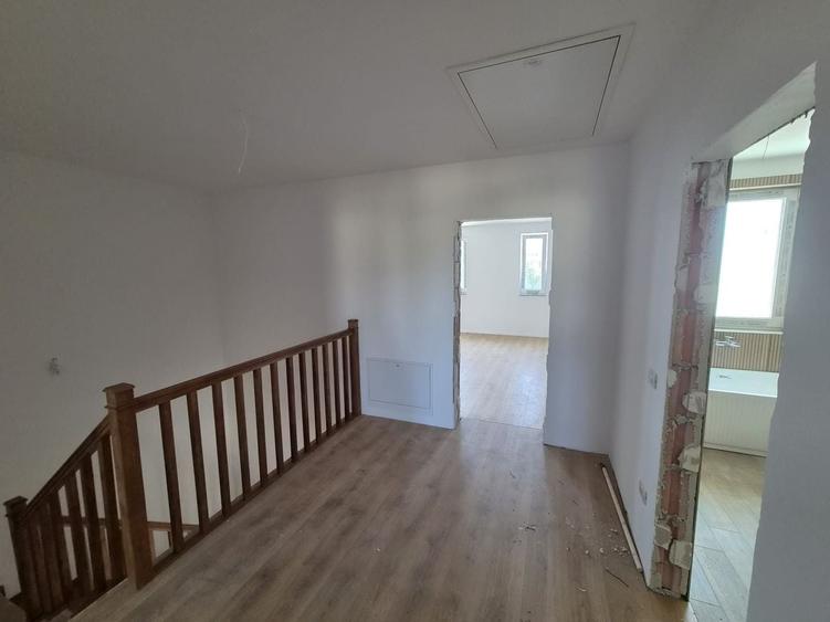 Duplex cu 4 camere cu Canalizare în Giroc